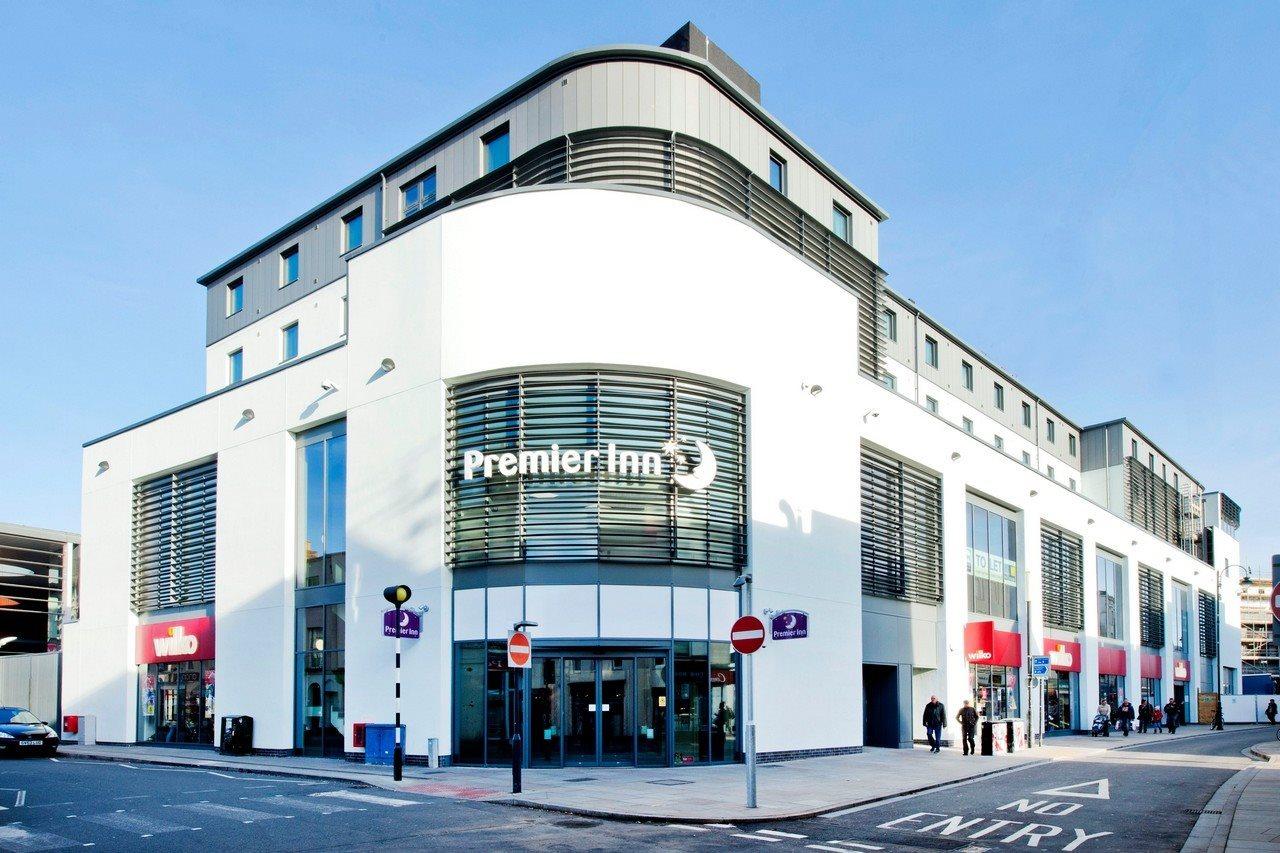 Premier Inn Cheltenham Town Centre Exterior photo