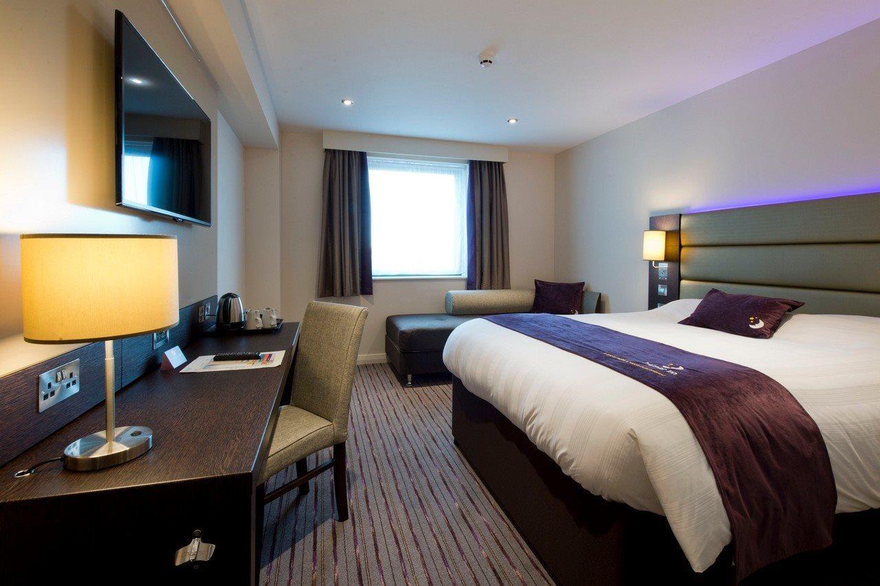 Premier Inn Cheltenham Town Centre Exterior photo